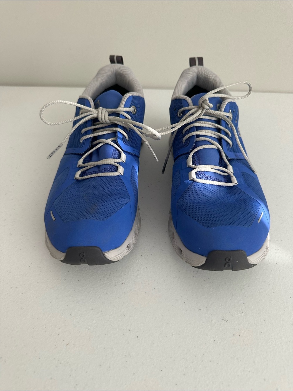 Women’s 8.5 On Running Cloud 5 Weatherproof Sneakers - Picture 2 of 7
